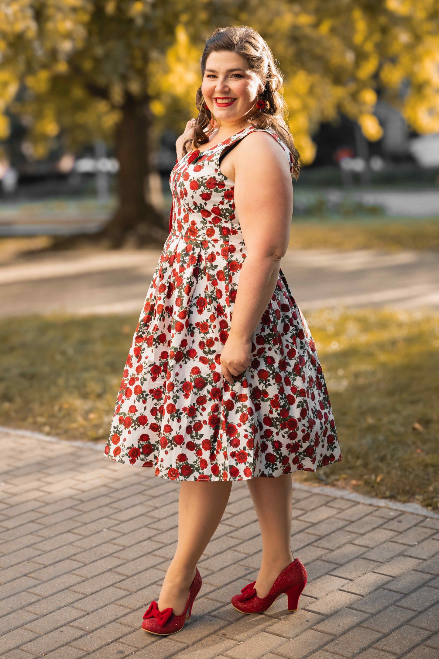 Amanda Retro Red Roses Swing Dress In White